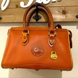 Vintage Dooney & Bourke hand/crossbody bag